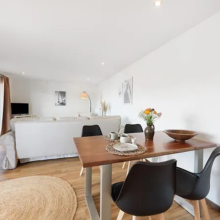 Apartamento über Den Dächern Von *