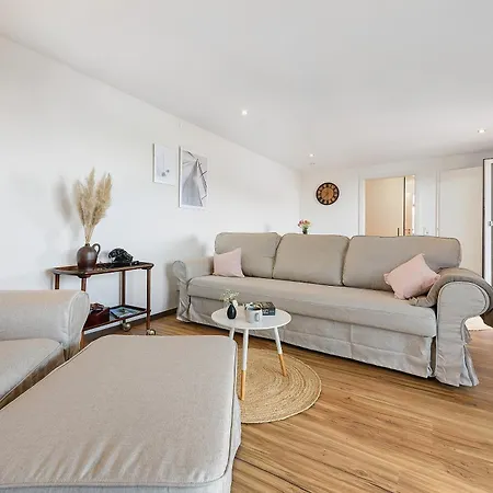 Apartamento über Den Dächern Von *