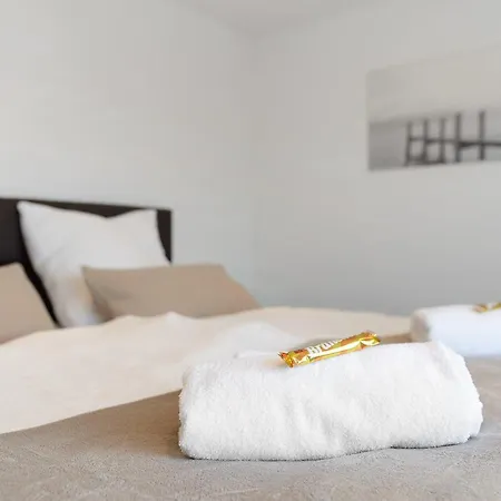 Apartamento über Den Dächern Von *